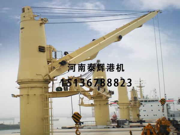 造船用门座式起重机适配船体分段吊装作业