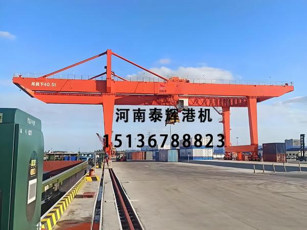 移动式集装箱跨运车成为老旧码头设备升级之选