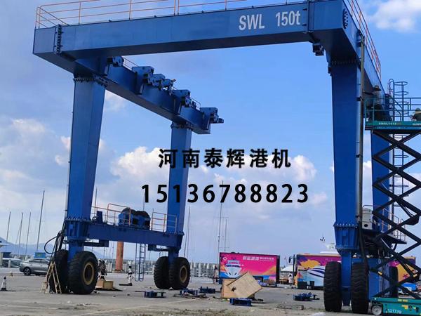 大型游艇基地需要配备几台搬运机设备 游艇搬运机厂家